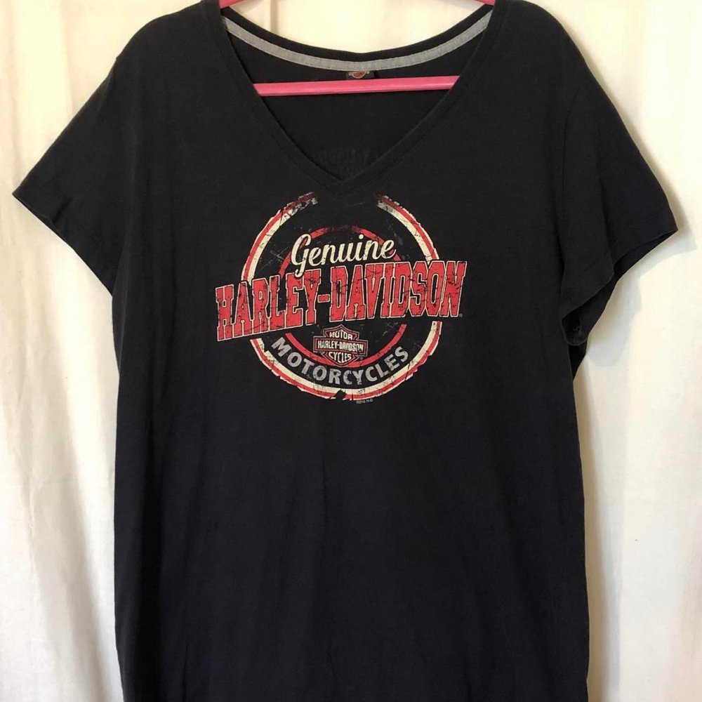 Size 1X Ladies Blk/Red Harley Davidson V Neck Short Sleeve Top Excellent conditi